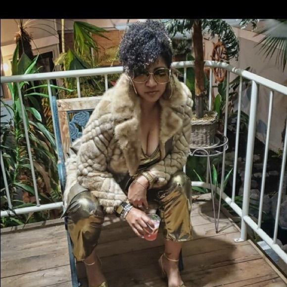 Meet your Posher, Erika - Picture 1 of 1